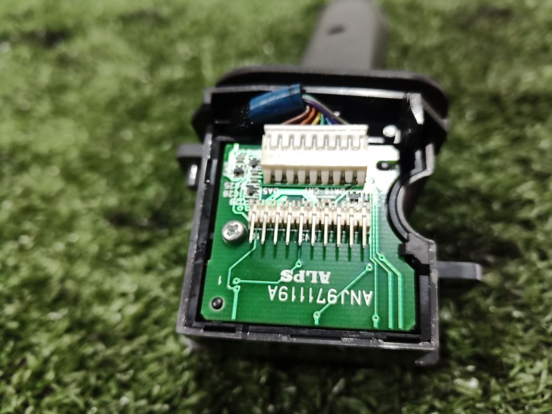 Recambio de mando limpia para volvo s60 berlina 2.4 diesel cat referencia OEM IAM 30768099 30768099 30768099