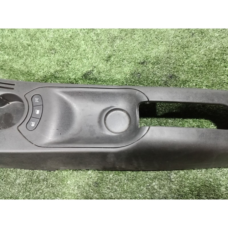 Recambio de consola central trasera para lancia ypsilon (843_) 1.2 (843.axb1a) referencia OEM IAM 735322094 735322094 735342538