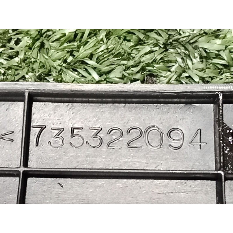 Recambio de consola central trasera para lancia ypsilon (843_) 1.2 (843.axb1a) referencia OEM IAM 735322094 735322094 735342538