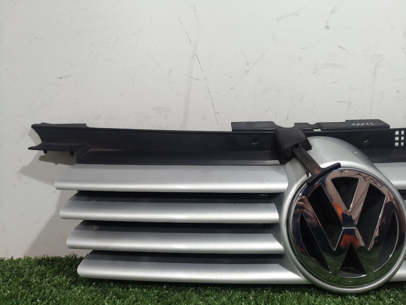 Recambio de rejilla delantera para volkswagen bora i (1j2) 1.6 16v referencia OEM IAM   