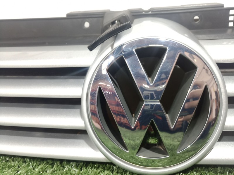 Recambio de rejilla delantera para volkswagen bora i (1j2) 1.6 16v referencia OEM IAM   