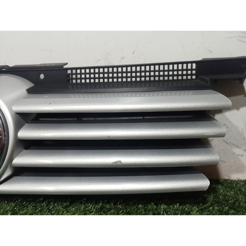 Recambio de rejilla delantera para volkswagen bora i (1j2) 1.6 16v referencia OEM IAM   