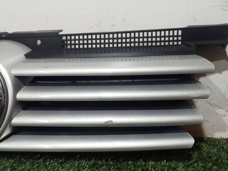 Recambio de rejilla delantera para volkswagen bora i (1j2) 1.6 16v referencia OEM IAM   