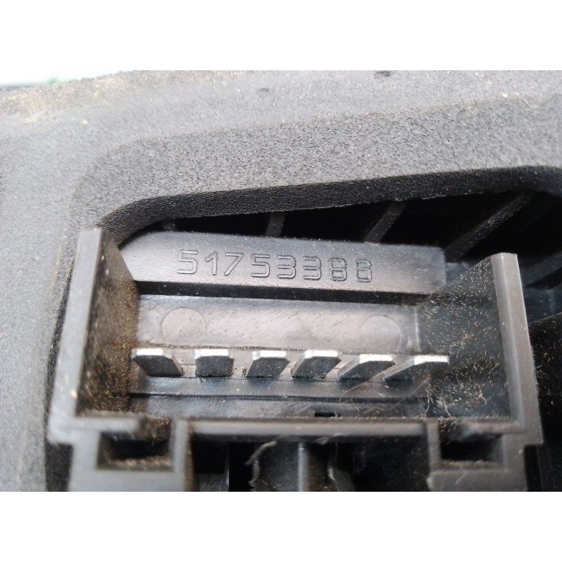 Recambio de piloto trasero izquierdo para lancia ypsilon (843_) 1.2 (843.axb1a) referencia OEM IAM 51753385 0334003 B032