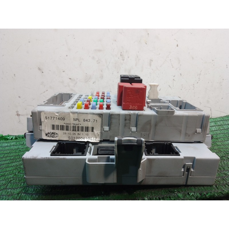 Recambio de caja reles / fusibles para lancia ypsilon (843_) 1.2 (843.axb1a) referencia OEM IAM 51771409  