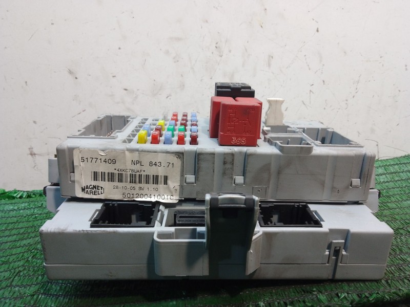 Recambio de caja reles / fusibles para lancia ypsilon (843_) 1.2 (843.axb1a) referencia OEM IAM 51771409  