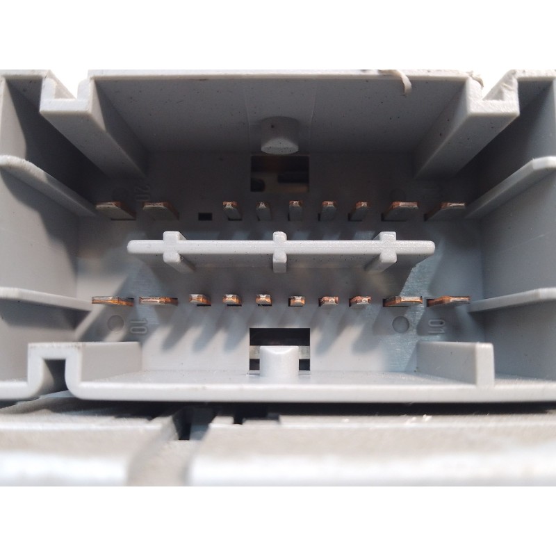 Recambio de caja reles / fusibles para lancia ypsilon (843_) 1.2 (843.axb1a) referencia OEM IAM 51771409  