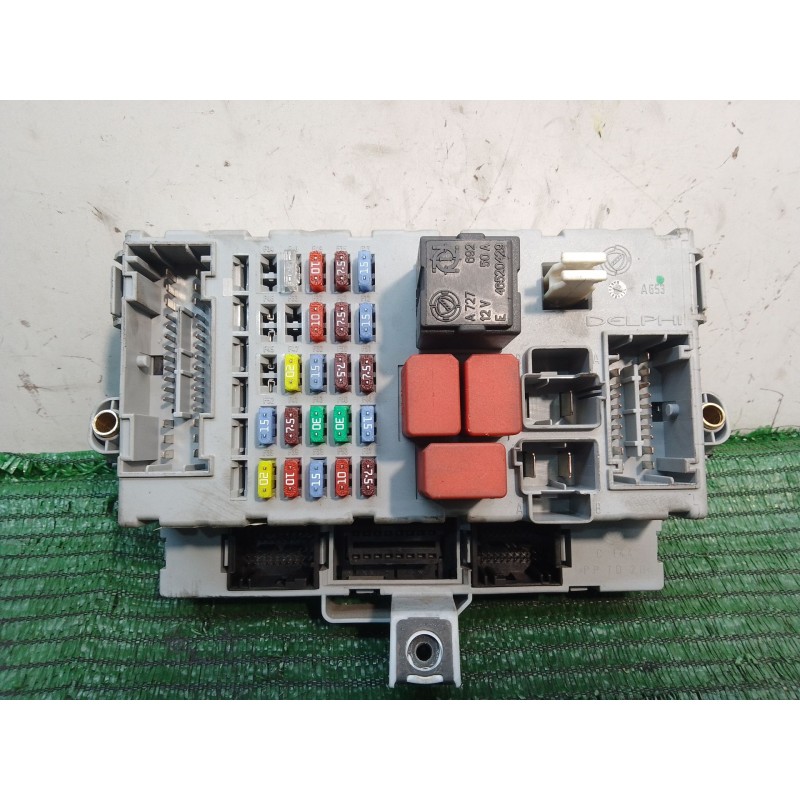 Recambio de caja reles / fusibles para lancia ypsilon (843_) 1.2 (843.axb1a) referencia OEM IAM 51771409  