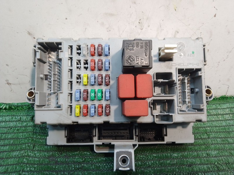 Recambio de caja reles / fusibles para lancia ypsilon (843_) 1.2 (843.axb1a) referencia OEM IAM 51771409  