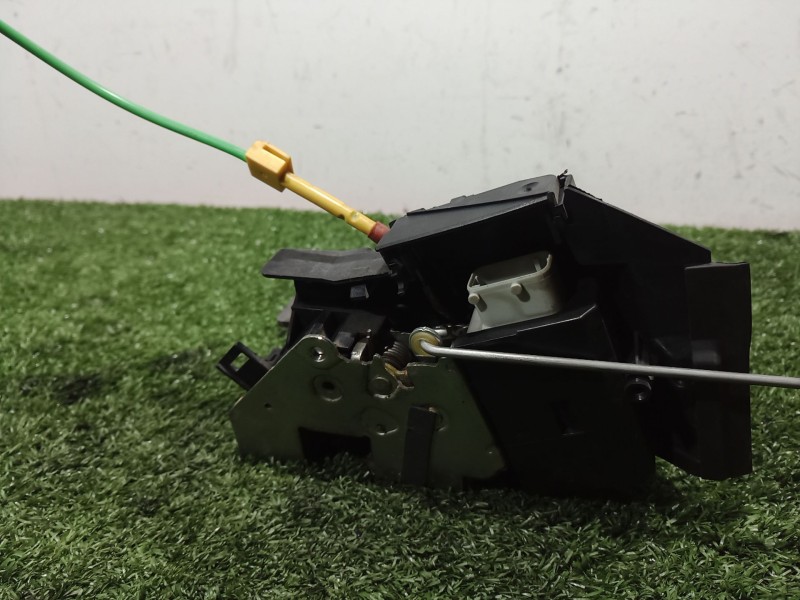 Recambio de cerradura puerta delantera derecha para bmw 5 (e39) 523 i referencia OEM IAM 8235096 8235096 8235096