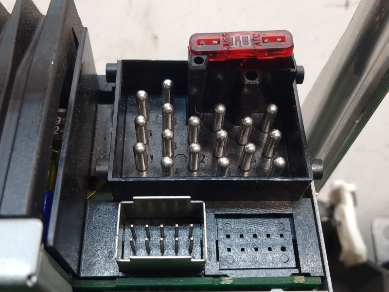 Recambio de sistema audio / radio cd para bmw 5 (e39) 523 i referencia OEM IAM 65128377004 51458184156 3251Y5096092