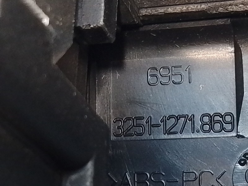 Recambio de sistema audio / radio cd para bmw 5 (e39) 523 i referencia OEM IAM 65128377004 51458184156 3251Y5096092