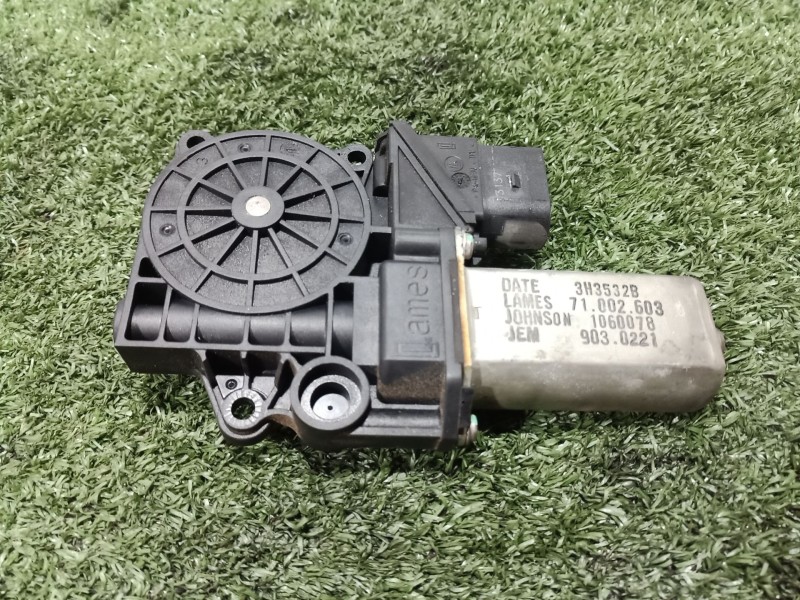 Recambio de motor elevalunas trasero izquierdo para bmw 1 (e81) 120 d referencia OEM IAM   