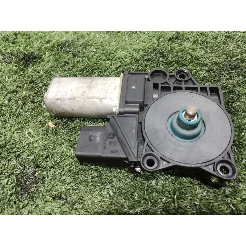 Recambio de motor elevalunas trasero derecho para bmw 1 (e81) 120 d referencia OEM IAM   