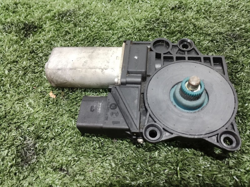 Recambio de motor elevalunas trasero derecho para bmw 1 (e81) 120 d referencia OEM IAM   