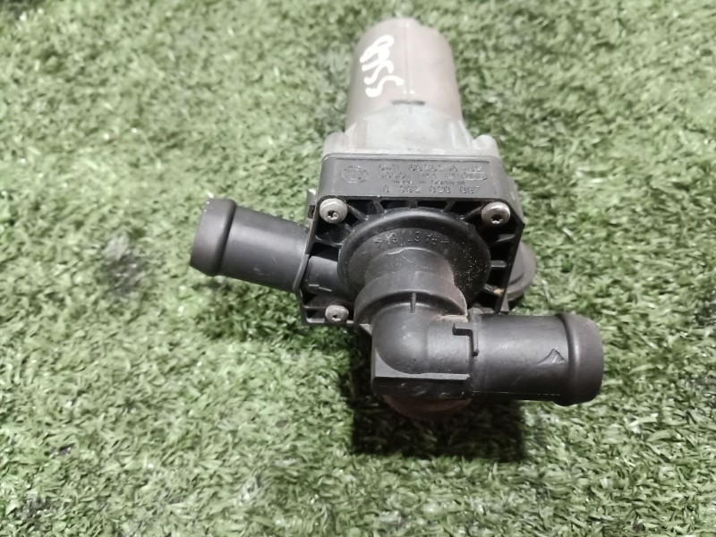 Recambio de bomba agua para bmw 1 (e81) 120 d referencia OEM IAM   
