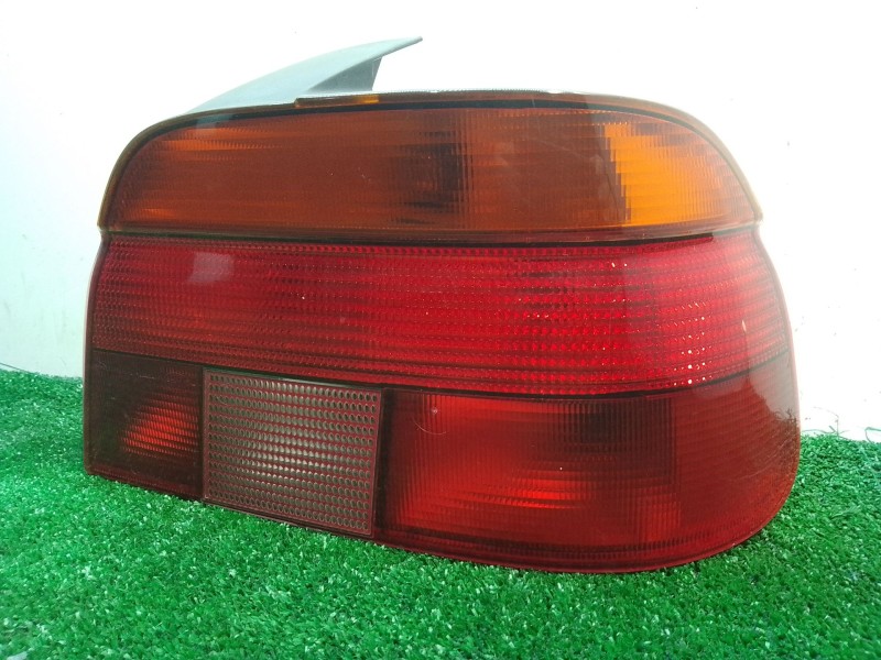 Recambio de piloto trasero derecho para bmw 5 (e39) 523 i referencia OEM IAM 8358832 8358832 2VP00724002