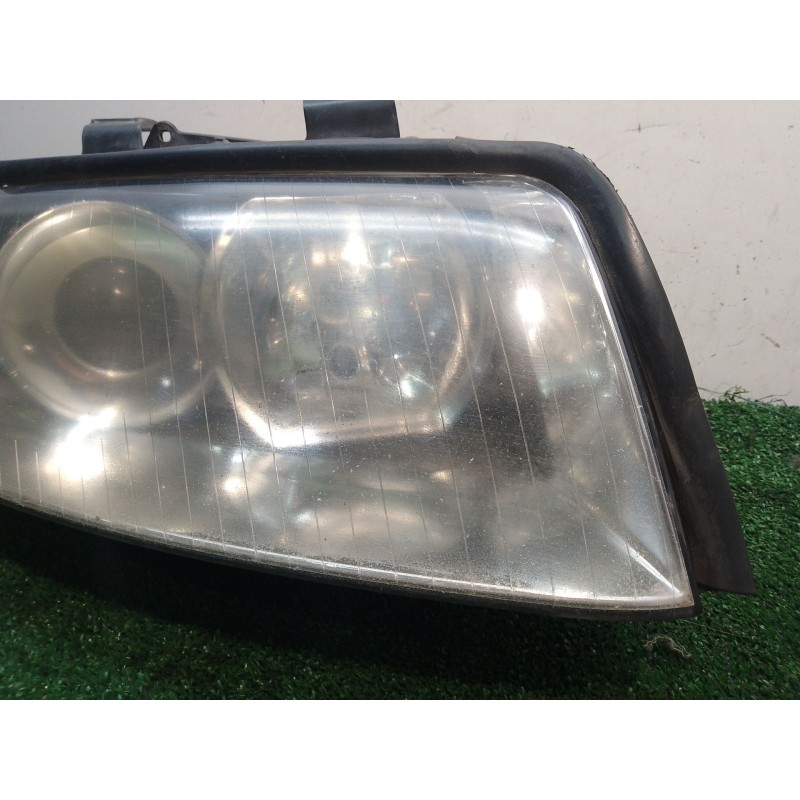 Recambio de faro derecho para audi a4 berlina (8e) 1.9 tdi (96kw) referencia OEM IAM 89305700 8E0990008F 8E0941004F
