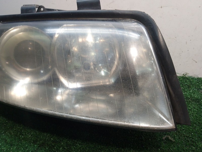 Recambio de faro derecho para audi a4 berlina (8e) 1.9 tdi (96kw) referencia OEM IAM 89305700 8E0990008F 8E0941004F