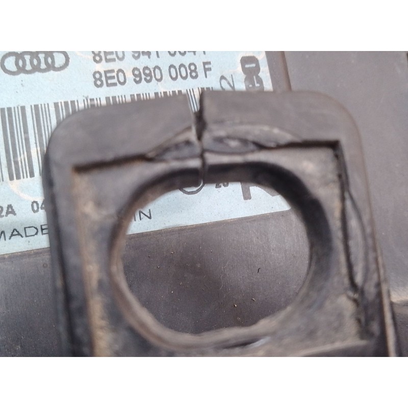 Recambio de faro derecho para audi a4 berlina (8e) 1.9 tdi (96kw) referencia OEM IAM 89305700 8E0990008F 8E0941004F