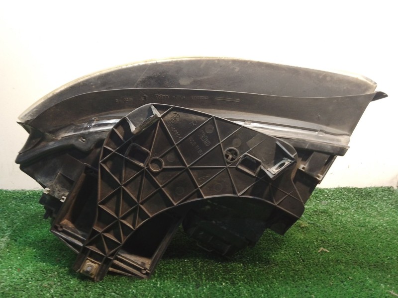 Recambio de faro derecho para audi a4 berlina (8e) 1.9 tdi (96kw) referencia OEM IAM 89305700 8E0990008F 8E0941004F