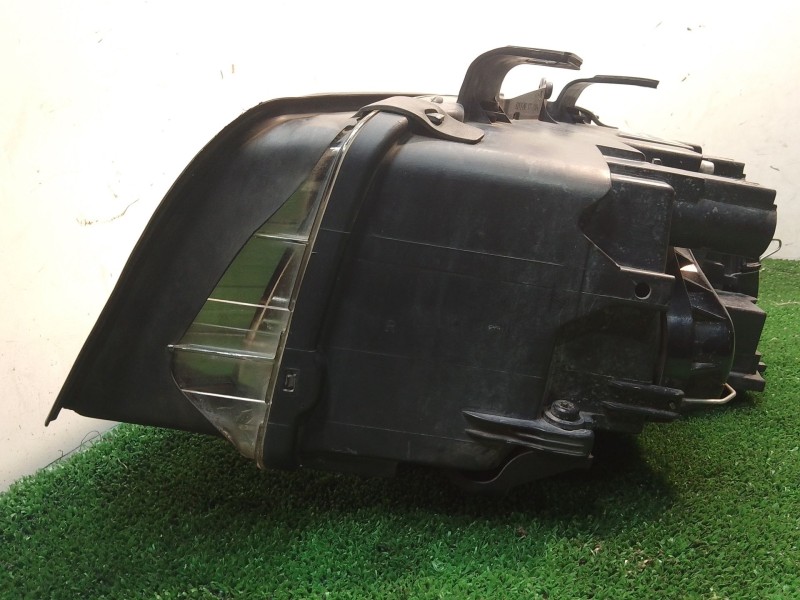 Recambio de faro derecho para audi a4 berlina (8e) 1.9 tdi (96kw) referencia OEM IAM 89305700 8E0990008F 8E0941004F