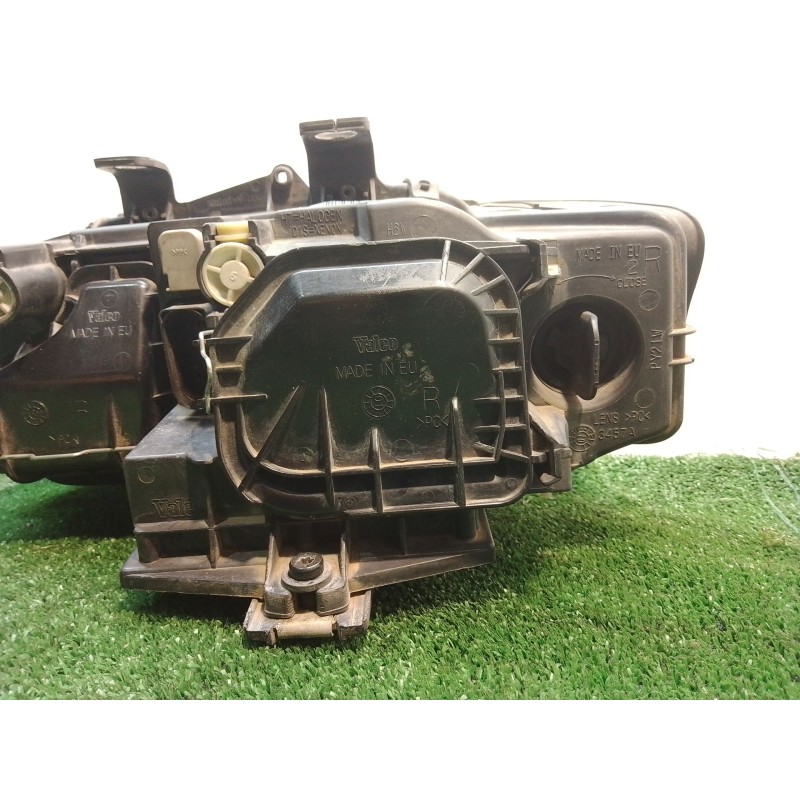 Recambio de faro derecho para audi a4 berlina (8e) 1.9 tdi (96kw) referencia OEM IAM 89305700 8E0990008F 8E0941004F