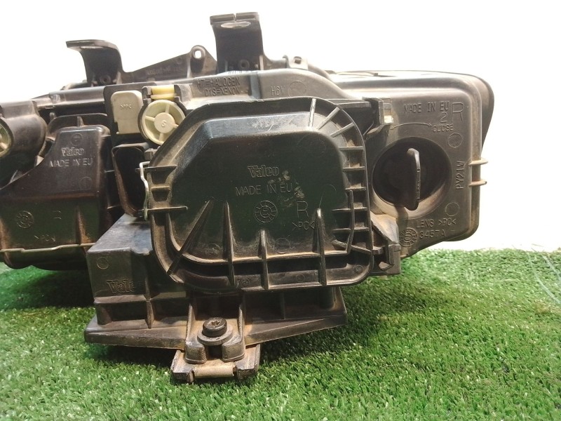 Recambio de faro derecho para audi a4 berlina (8e) 1.9 tdi (96kw) referencia OEM IAM 89305700 8E0990008F 8E0941004F