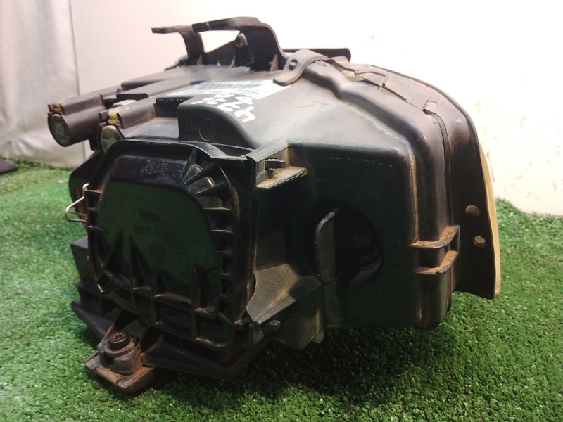 Recambio de faro derecho para audi a4 berlina (8e) 1.9 tdi (96kw) referencia OEM IAM 89305700 8E0990008F 8E0941004F