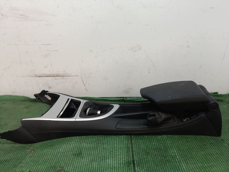 Recambio de apoyabrazos central para bmw 1 (e81) 120 d referencia OEM IAM   