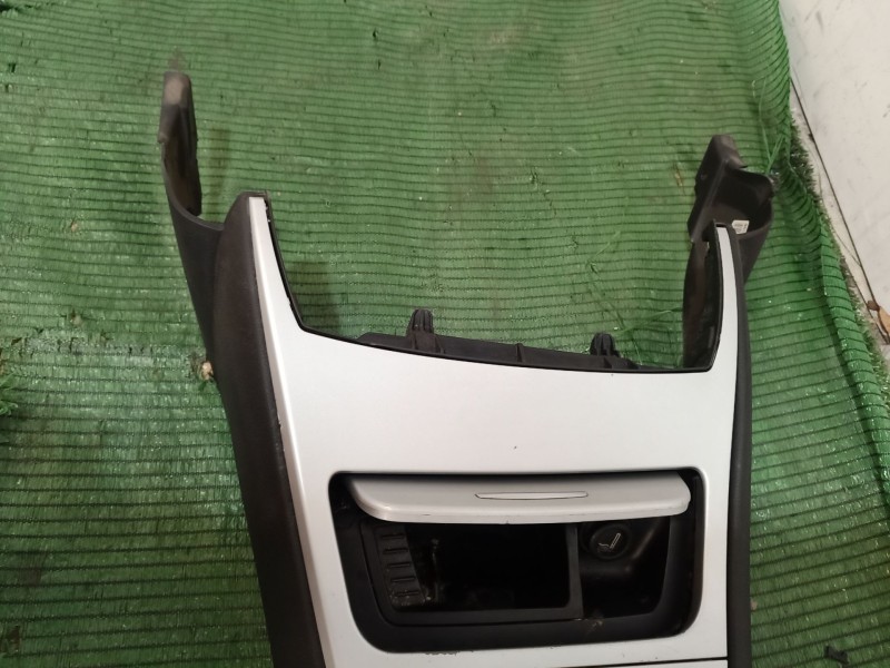 Recambio de apoyabrazos central para bmw 1 (e81) 120 d referencia OEM IAM   