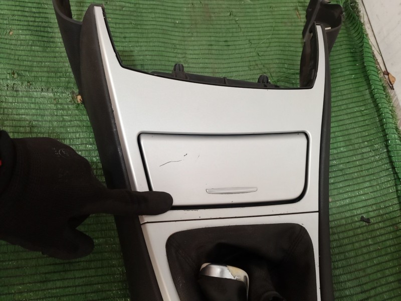 Recambio de apoyabrazos central para bmw 1 (e81) 120 d referencia OEM IAM   