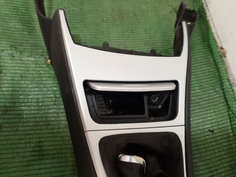 Recambio de apoyabrazos central para bmw 1 (e81) 120 d referencia OEM IAM   