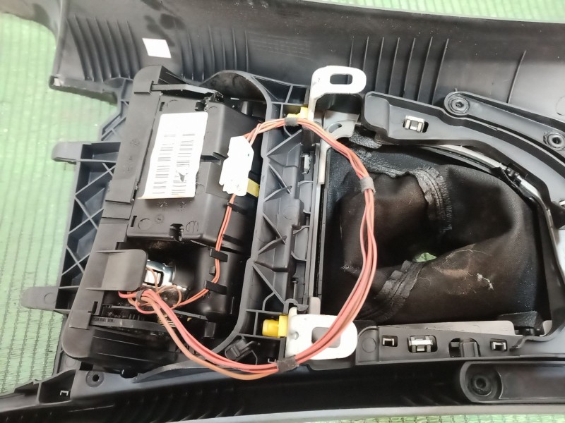 Recambio de apoyabrazos central para bmw 1 (e81) 120 d referencia OEM IAM   