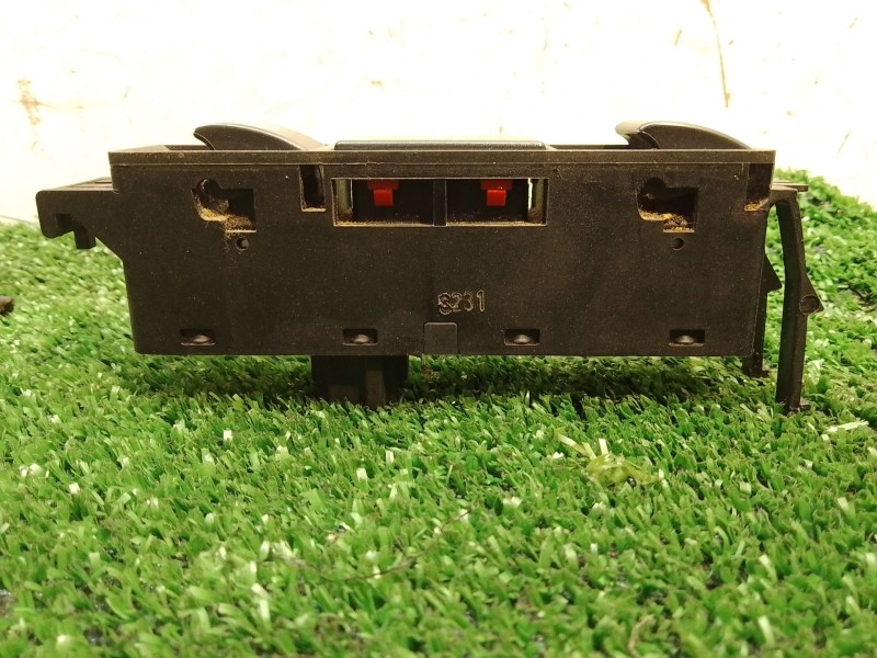 Recambio de mando elevalunas delantero izquierdo para bmw 3 (e46) 320 d referencia OEM IAM 61318381518 61318381518 03120010