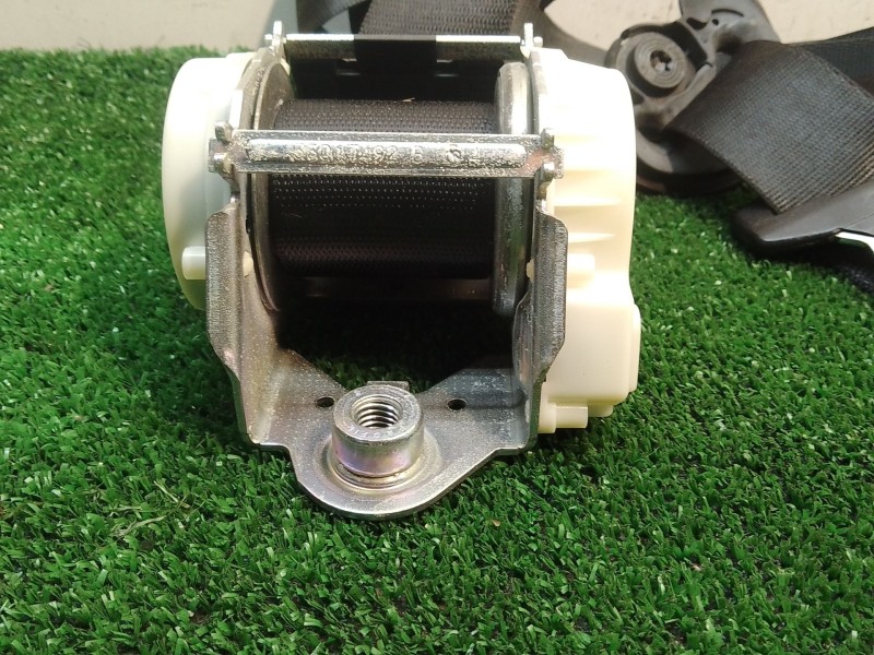 Recambio de cinturon seguridad delantero derecho para bmw 1 (e81) 120 d referencia OEM IAM 330598493 014436 071207