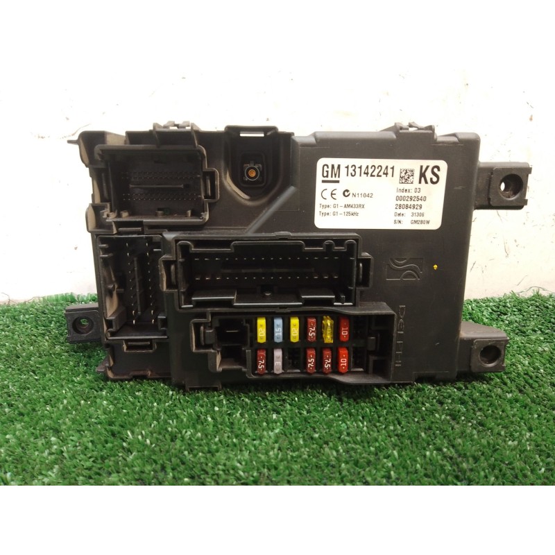 Recambio de caja reles / fusibles para opel corsa d cmon referencia OEM IAM 13142241 28084929 000292540