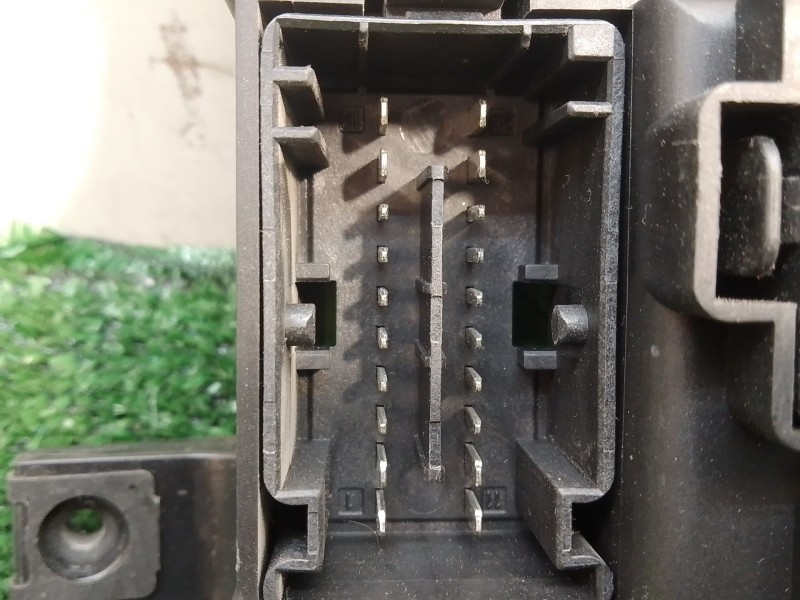 Recambio de caja reles / fusibles para opel corsa d cmon referencia OEM IAM 13142241 28084929 000292540