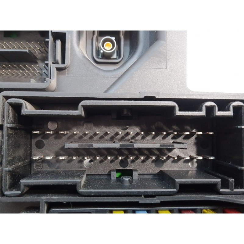 Recambio de caja reles / fusibles para opel corsa d cmon referencia OEM IAM 13142241 28084929 000292540