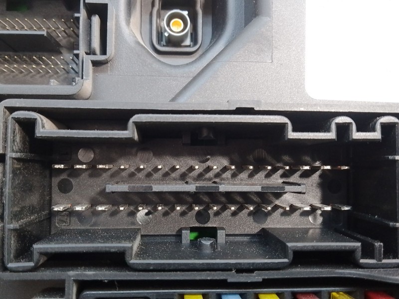 Recambio de caja reles / fusibles para opel corsa d cmon referencia OEM IAM 13142241 28084929 000292540