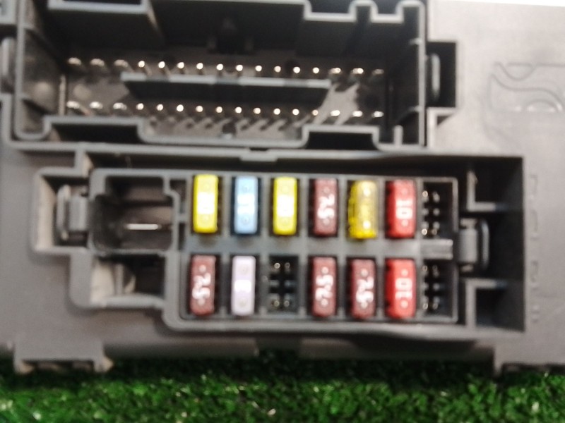 Recambio de caja reles / fusibles para opel corsa d cmon referencia OEM IAM 13142241 28084929 000292540