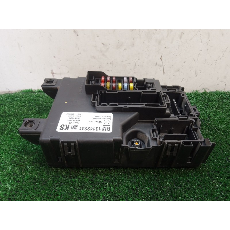 Recambio de caja reles / fusibles para opel corsa d cmon referencia OEM IAM 13142241 28084929 000292540