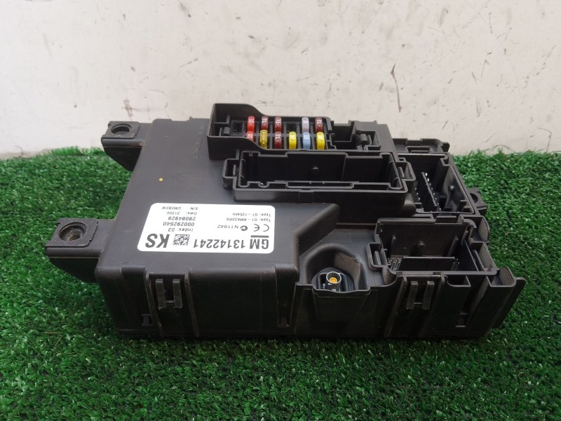 Recambio de caja reles / fusibles para opel corsa d cmon referencia OEM IAM 13142241 28084929 000292540