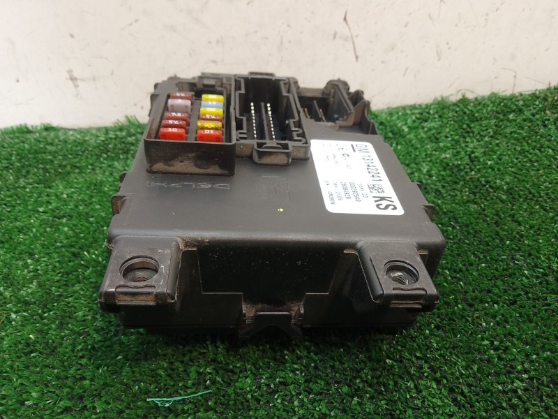 Recambio de caja reles / fusibles para opel corsa d cmon referencia OEM IAM 13142241 28084929 000292540