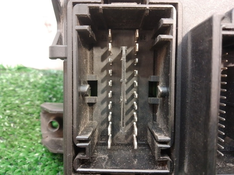 Recambio de caja reles / fusibles para opel corsa d cmon referencia OEM IAM 13142241 28084929 000292540