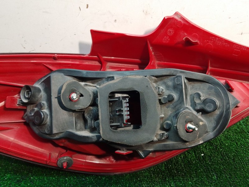 Recambio de piloto trasero derecho para opel corsa d cmon referencia OEM IAM 13186351 368158932 89038961A