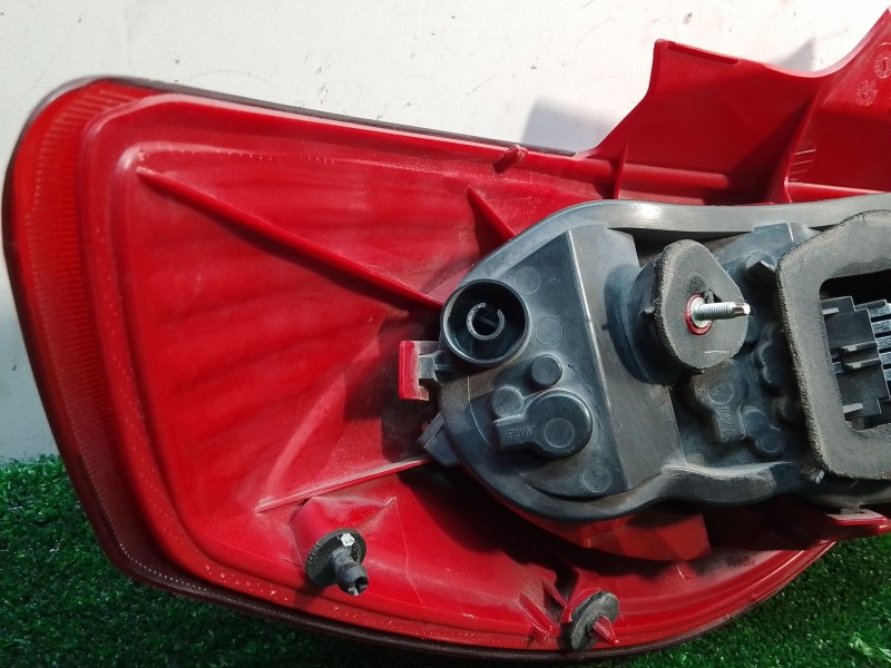 Recambio de piloto trasero derecho para opel corsa d cmon referencia OEM IAM 13186351 368158932 89038961A