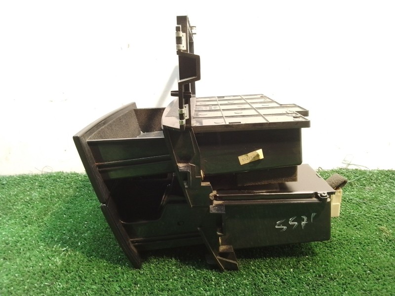 Recambio de cenicero para kia sorento i (jc) 2.5 crdi referencia OEM IAM 845703E000 845503E000 845503E000