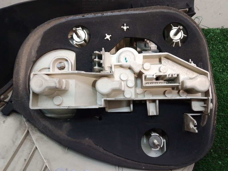 Recambio de piloto trasero derecho para bmw 1 (e81) 120 d referencia OEM IAM 63217164964 63217164964 13405110DE