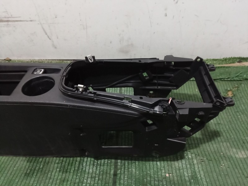 Recambio de consola central trasera para opel astra j gtc 1.7 cdti (08) referencia OEM IAM 13258342 13258342 13258342